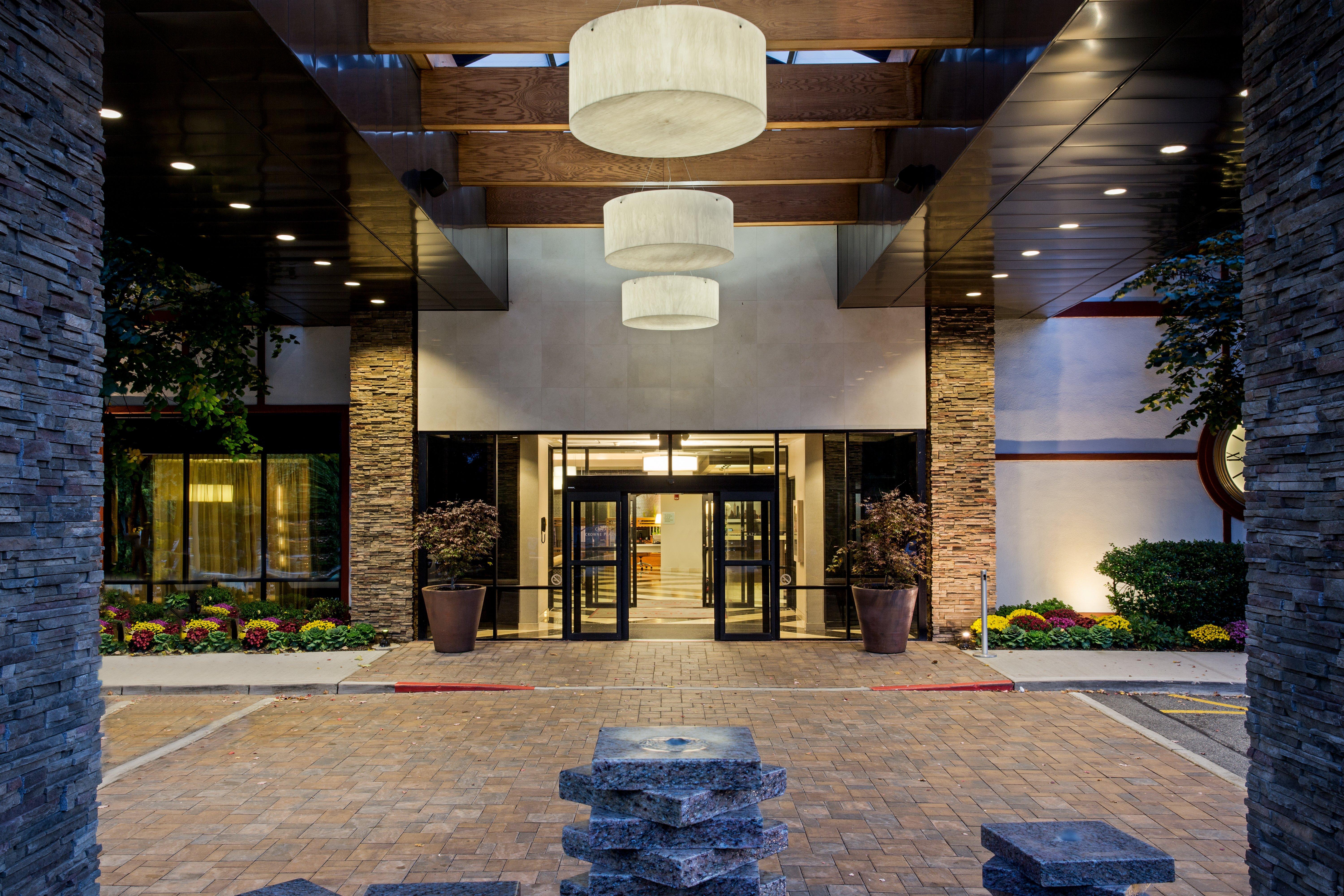 Crowne Plaza Suffern-Mahwah By Ihg Hotel Exterior photo