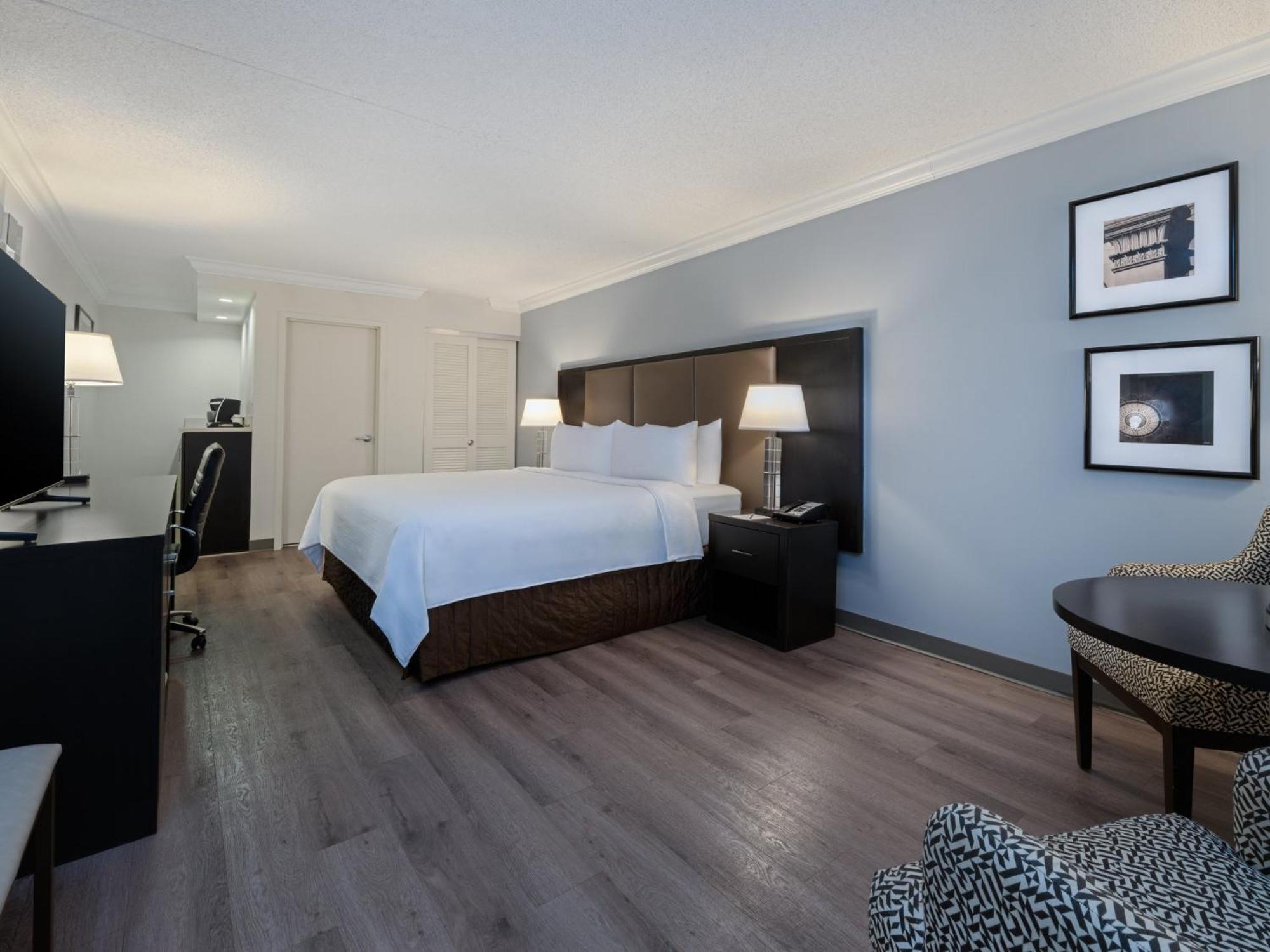 Crowne Plaza Suffern-Mahwah By Ihg Hotel Exterior photo