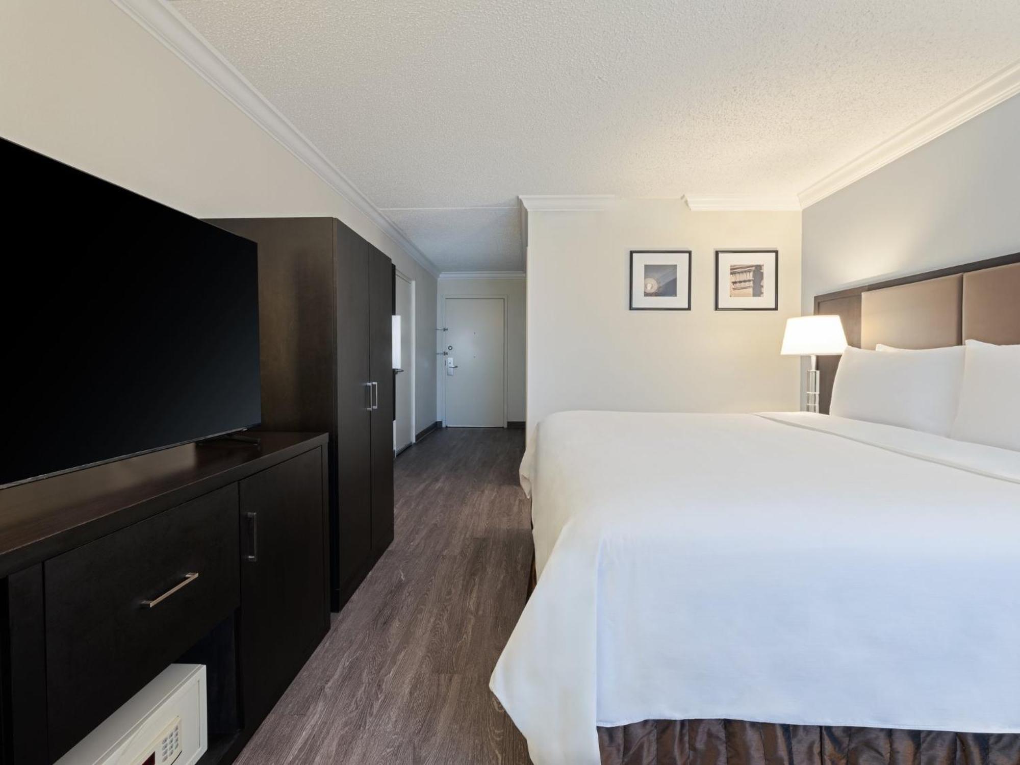 Crowne Plaza Suffern-Mahwah By Ihg Hotel Exterior photo